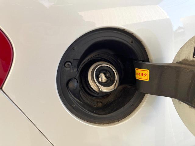 Ｖ４０ Ｔ３　クラシックエディション　認定中古車　ガラスルーフ　最終モデル　白革シート　インテリセーフ　衝突被害軽減ブレーキ　シートヒーター　パワーシート　ＬＥＤヘッドライト　バックカメラ　純正ナビ　レーダークルーズ　Ｂｌｕｅｔｏｏｔｈ（32枚目）