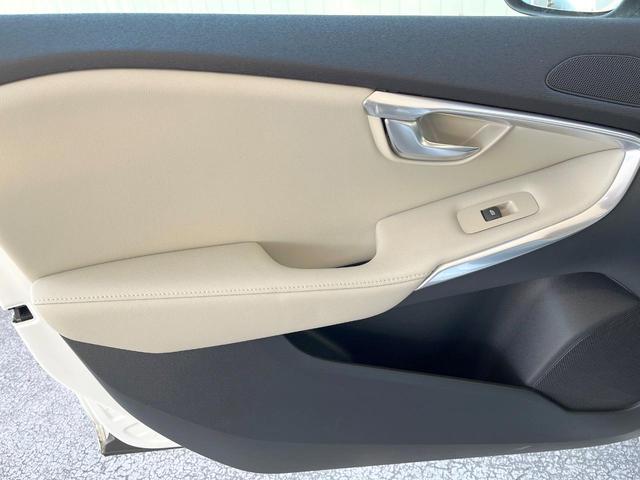Ｖ４０ Ｔ３　クラシックエディション　認定中古車　ガラスルーフ　最終モデル　白革シート　インテリセーフ　衝突被害軽減ブレーキ　シートヒーター　パワーシート　ＬＥＤヘッドライト　バックカメラ　純正ナビ　レーダークルーズ　Ｂｌｕｅｔｏｏｔｈ（36枚目）
