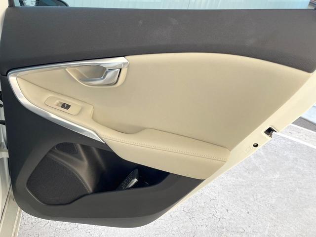 Ｖ４０ Ｔ３　クラシックエディション　認定中古車　ガラスルーフ　最終モデル　白革シート　インテリセーフ　衝突被害軽減ブレーキ　シートヒーター　パワーシート　ＬＥＤヘッドライト　バックカメラ　純正ナビ　レーダークルーズ　Ｂｌｕｅｔｏｏｔｈ（37枚目）