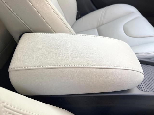 Ｖ４０ Ｔ３　クラシックエディション　認定中古車　ガラスルーフ　最終モデル　白革シート　インテリセーフ　衝突被害軽減ブレーキ　シートヒーター　パワーシート　ＬＥＤヘッドライト　バックカメラ　純正ナビ　レーダークルーズ　Ｂｌｕｅｔｏｏｔｈ（42枚目）