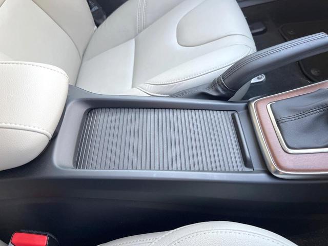 Ｖ４０ Ｔ３　クラシックエディション　認定中古車　ガラスルーフ　最終モデル　白革シート　インテリセーフ　衝突被害軽減ブレーキ　シートヒーター　パワーシート　ＬＥＤヘッドライト　バックカメラ　純正ナビ　レーダークルーズ　Ｂｌｕｅｔｏｏｔｈ（44枚目）