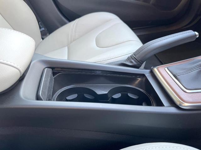 Ｖ４０ Ｔ３　クラシックエディション　認定中古車　ガラスルーフ　最終モデル　白革シート　インテリセーフ　衝突被害軽減ブレーキ　シートヒーター　パワーシート　ＬＥＤヘッドライト　バックカメラ　純正ナビ　レーダークルーズ　Ｂｌｕｅｔｏｏｔｈ（45枚目）