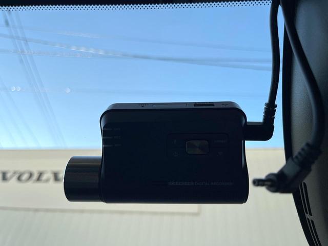 Ｖ４０ Ｔ３　クラシックエディション　認定中古車　ガラスルーフ　最終モデル　白革シート　インテリセーフ　衝突被害軽減ブレーキ　シートヒーター　パワーシート　ＬＥＤヘッドライト　バックカメラ　純正ナビ　レーダークルーズ　Ｂｌｕｅｔｏｏｔｈ（51枚目）