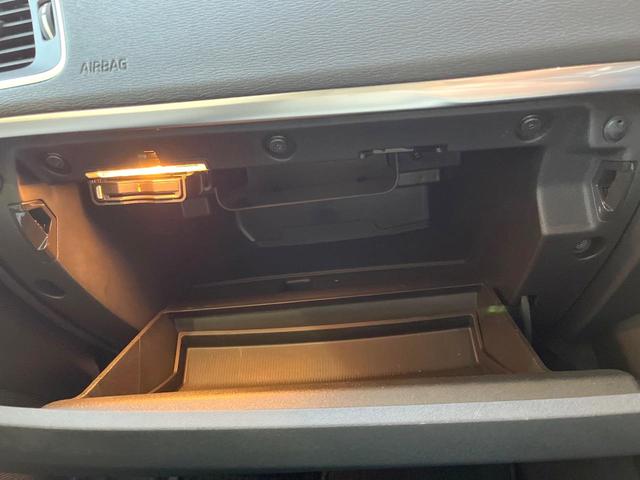 Ｖ４０ Ｔ３　クラシックエディション　認定中古車　ガラスルーフ　最終モデル　白革シート　インテリセーフ　衝突被害軽減ブレーキ　シートヒーター　パワーシート　ＬＥＤヘッドライト　バックカメラ　純正ナビ　レーダークルーズ　Ｂｌｕｅｔｏｏｔｈ（52枚目）