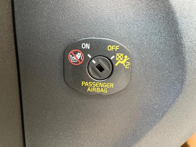 Ｖ４０ Ｔ３　クラシックエディション　認定中古車　ガラスルーフ　最終モデル　白革シート　インテリセーフ　衝突被害軽減ブレーキ　シートヒーター　パワーシート　ＬＥＤヘッドライト　バックカメラ　純正ナビ　レーダークルーズ　Ｂｌｕｅｔｏｏｔｈ（54枚目）