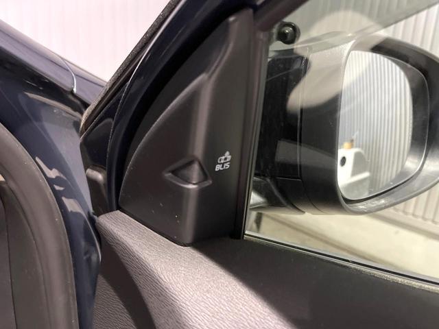 V40 クロスカントリー T5 AWD モメンタム インテリセーフ レーダークルーズ 禁煙車 シートヒーター パワーシート 純正ナビ バックカメラ Bluetooth トールハンマーLEDヘッド ブラインドスポットインフォメーション(11枚目)