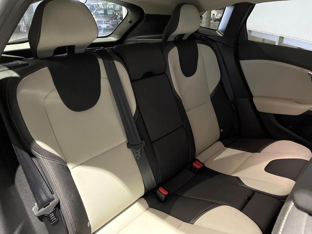 V40 クロスカントリー T5 AWD モメンタム インテリセーフ レーダークルーズ 禁煙車 シートヒーター パワーシート 純正ナビ バックカメラ Bluetooth トールハンマーLEDヘッド ブラインドスポットインフォメーション(13枚目)