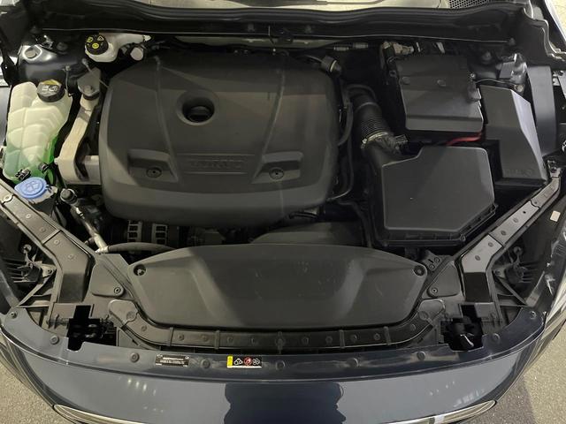 V40 クロスカントリー T5 AWD モメンタム インテリセーフ レーダークルーズ 禁煙車 シートヒーター パワーシート 純正ナビ バックカメラ Bluetooth トールハンマーLEDヘッド ブラインドスポットインフォメーション(17枚目)