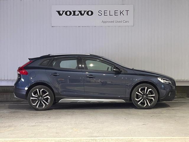 V40 クロスカントリー T5 AWD モメンタム インテリセーフ レーダークルーズ 禁煙車 シートヒーター パワーシート 純正ナビ バックカメラ Bluetooth トールハンマーLEDヘッド ブラインドスポットインフォメーション(20枚目)