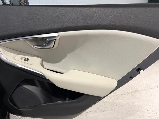 V40 クロスカントリー T5 AWD モメンタム インテリセーフ レーダークルーズ 禁煙車 シートヒーター パワーシート 純正ナビ バックカメラ Bluetooth トールハンマーLEDヘッド ブラインドスポットインフォメーション(31枚目)