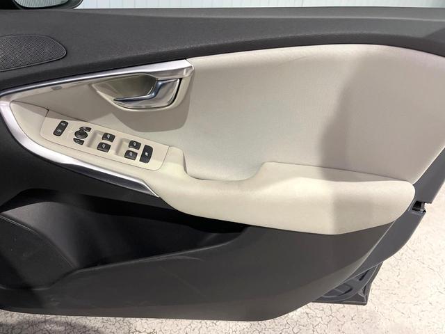 V40 クロスカントリー T5 AWD モメンタム インテリセーフ レーダークルーズ 禁煙車 シートヒーター パワーシート 純正ナビ バックカメラ Bluetooth トールハンマーLEDヘッド ブラインドスポットインフォメーション(32枚目)