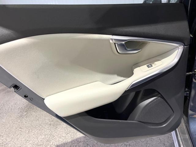 V40 クロスカントリー T5 AWD モメンタム インテリセーフ レーダークルーズ 禁煙車 シートヒーター パワーシート 純正ナビ バックカメラ Bluetooth トールハンマーLEDヘッド ブラインドスポットインフォメーション(33枚目)