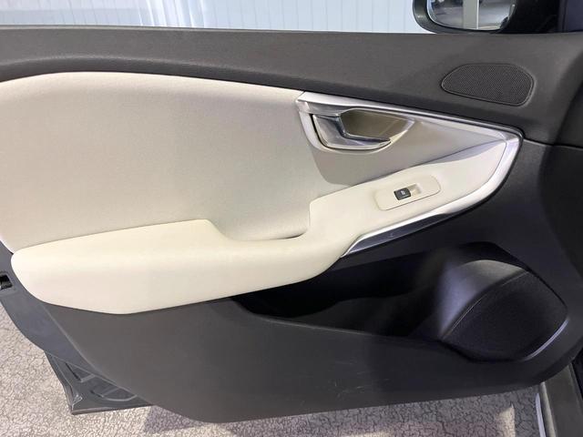 V40 クロスカントリー T5 AWD モメンタム インテリセーフ レーダークルーズ 禁煙車 シートヒーター パワーシート 純正ナビ バックカメラ Bluetooth トールハンマーLEDヘッド ブラインドスポットインフォメーション(34枚目)