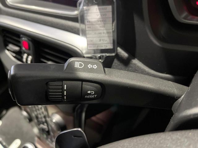 V40 クロスカントリー T5 AWD モメンタム インテリセーフ レーダークルーズ 禁煙車 シートヒーター パワーシート 純正ナビ バックカメラ Bluetooth トールハンマーLEDヘッド ブラインドスポットインフォメーション(40枚目)