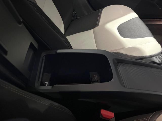 V40 クロスカントリー T5 AWD モメンタム インテリセーフ レーダークルーズ 禁煙車 シートヒーター パワーシート 純正ナビ バックカメラ Bluetooth トールハンマーLEDヘッド ブラインドスポットインフォメーション(42枚目)