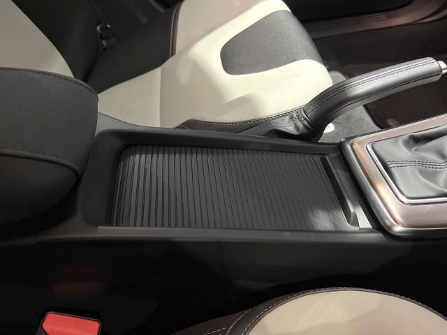 V40 クロスカントリー T5 AWD モメンタム インテリセーフ レーダークルーズ 禁煙車 シートヒーター パワーシート 純正ナビ バックカメラ Bluetooth トールハンマーLEDヘッド ブラインドスポットインフォメーション(43枚目)