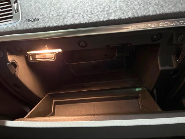 V40 クロスカントリー T5 AWD モメンタム インテリセーフ レーダークルーズ 禁煙車 シートヒーター パワーシート 純正ナビ バックカメラ Bluetooth トールハンマーLEDヘッド ブラインドスポットインフォメーション(49枚目)