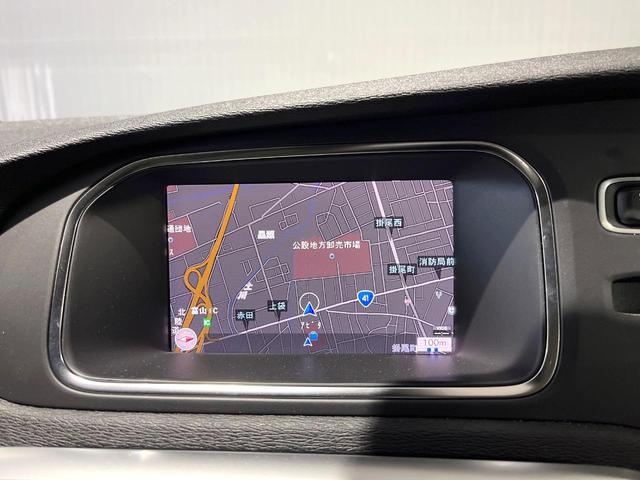 V40 D4 インスクリプション 純正ナビ 白革シート harman/kardon パイロットアシスト バックカメラ フルセグTV LEDヘッドライト ブラインドスポットインフォメーション 純正17インチアルミホイール ETC(5枚目)