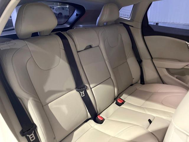 V40 D4 インスクリプション 純正ナビ 白革シート harman/kardon パイロットアシスト バックカメラ フルセグTV LEDヘッドライト ブラインドスポットインフォメーション 純正17インチアルミホイール ETC(13枚目)