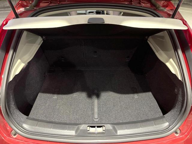 V40 D4 インスクリプション 純正ナビ 白革シート harman/kardon パイロットアシスト バックカメラ フルセグTV LEDヘッドライト ブラインドスポットインフォメーション 純正17インチアルミホイール ETC(14枚目)