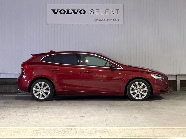 V40 D4 インスクリプション 純正ナビ 白革シート harman/kardon パイロットアシスト バックカメラ フルセグTV LEDヘッドライト ブラインドスポットインフォメーション 純正17インチアルミホイール ETC(19枚目)