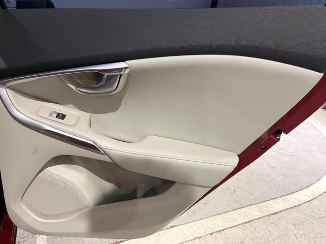 V40 D4 インスクリプション 純正ナビ 白革シート harman/kardon パイロットアシスト バックカメラ フルセグTV LEDヘッドライト ブラインドスポットインフォメーション 純正17インチアルミホイール ETC(33枚目)