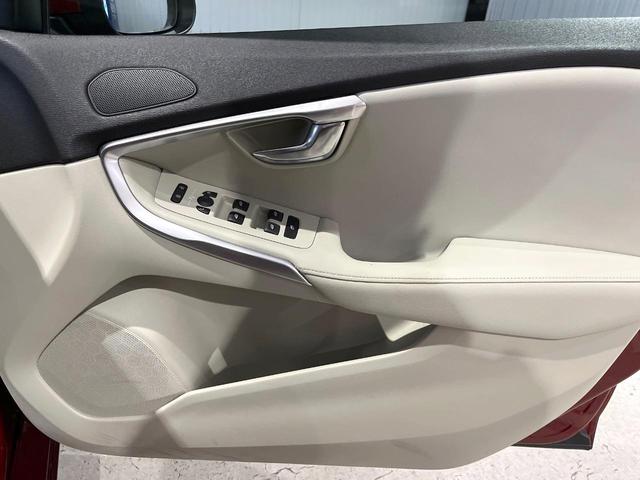 V40 D4 インスクリプション 純正ナビ 白革シート harman/kardon パイロットアシスト バックカメラ フルセグTV LEDヘッドライト ブラインドスポットインフォメーション 純正17インチアルミホイール ETC(34枚目)