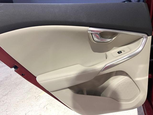 V40 D4 インスクリプション 純正ナビ 白革シート harman/kardon パイロットアシスト バックカメラ フルセグTV LEDヘッドライト ブラインドスポットインフォメーション 純正17インチアルミホイール ETC(35枚目)
