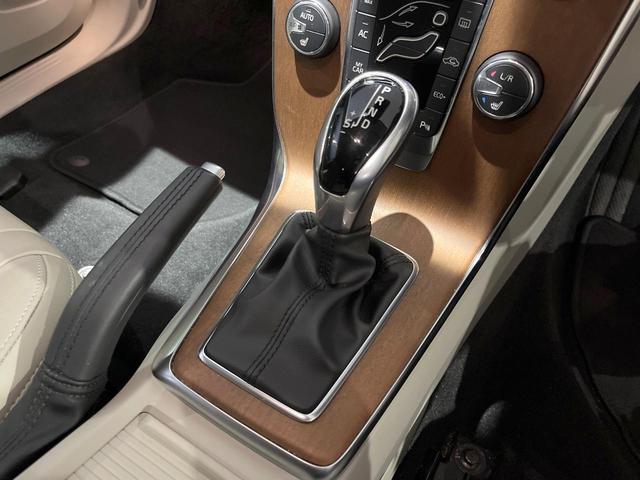 V40 D4 インスクリプション 純正ナビ 白革シート harman/kardon パイロットアシスト バックカメラ フルセグTV LEDヘッドライト ブラインドスポットインフォメーション 純正17インチアルミホイール ETC(42枚目)