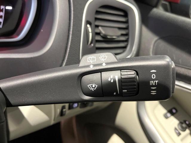 V40 D4 インスクリプション 純正ナビ 白革シート harman/kardon パイロットアシスト バックカメラ フルセグTV LEDヘッドライト ブラインドスポットインフォメーション 純正17インチアルミホイール ETC(44枚目)