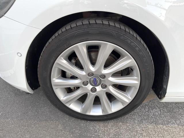 Ｖ４０ Ｔ４　スポーツ　純正ナビ　シートヒーター　パワーシート　レーダークルーズコントロール　バックカメラ　ＨＩＤヘッドライト　フルセグＴＶ　純正１７インチアルミホイール（26枚目）