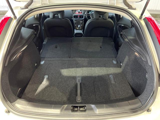 Ｖ４０ Ｔ４　スポーツ　純正ナビ　シートヒーター　パワーシート　レーダークルーズコントロール　バックカメラ　ＨＩＤヘッドライト　フルセグＴＶ　純正１７インチアルミホイール（30枚目）