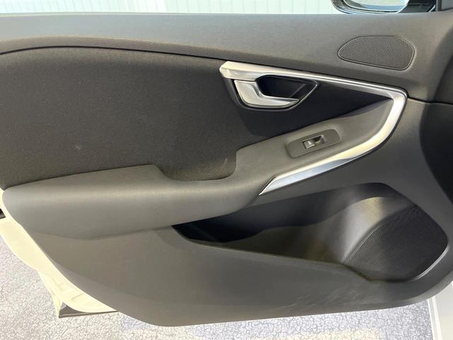 Ｖ４０ Ｔ４　スポーツ　純正ナビ　シートヒーター　パワーシート　レーダークルーズコントロール　バックカメラ　ＨＩＤヘッドライト　フルセグＴＶ　純正１７インチアルミホイール（36枚目）