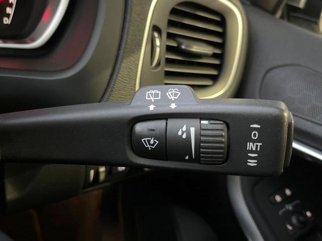 Ｖ４０ Ｔ４　スポーツ　純正ナビ　シートヒーター　パワーシート　レーダークルーズコントロール　バックカメラ　ＨＩＤヘッドライト　フルセグＴＶ　純正１７インチアルミホイール（44枚目）