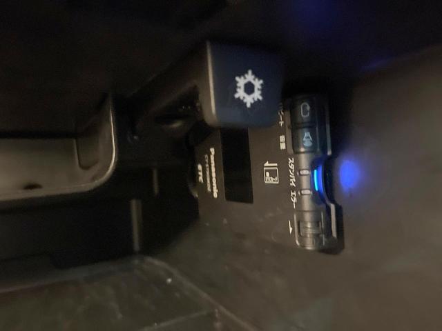 Ｖ４０ Ｔ４　スポーツ　純正ナビ　シートヒーター　パワーシート　レーダークルーズコントロール　バックカメラ　ＨＩＤヘッドライト　フルセグＴＶ　純正１７インチアルミホイール（49枚目）