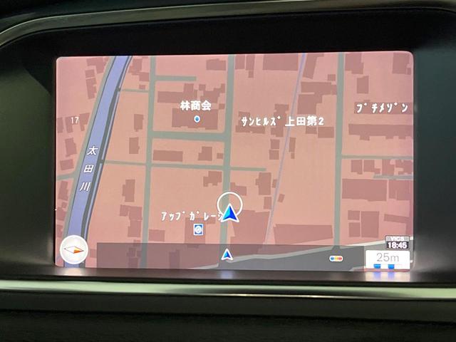 Ｖ４０ クロスカントリー　Ｔ５　ＡＷＤ　サマム　白革シート　ｈａｒｍａｎ／ｋａｒｄｏｎ　衝突被害軽減ブレーキ　レーダークルーズ　純正ナビ　全席シートヒーター　前席パワーシート　純正１８インチアルミ　バックカメラ　Ｂｌｕｅｔｏｏｔｈ（7枚目）