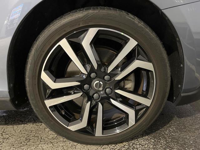 Ｖ４０ クロスカントリー　Ｔ５　ＡＷＤ　サマム　白革シート　ｈａｒｍａｎ／ｋａｒｄｏｎ　衝突被害軽減ブレーキ　レーダークルーズ　純正ナビ　全席シートヒーター　前席パワーシート　純正１８インチアルミ　バックカメラ　Ｂｌｕｅｔｏｏｔｈ（18枚目）