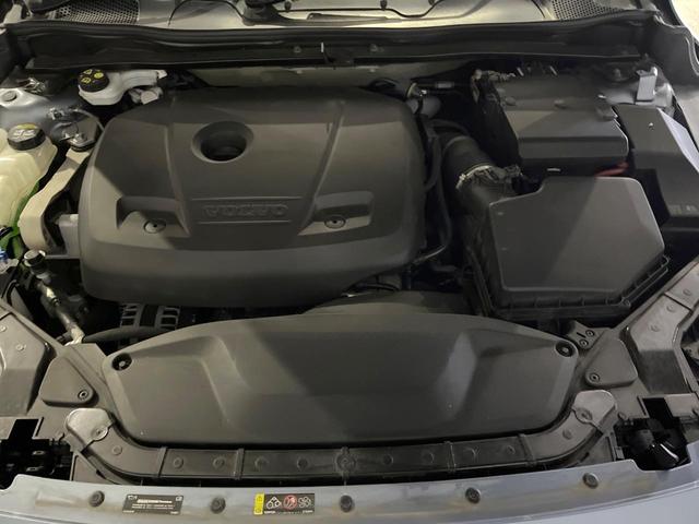 Ｖ４０ クロスカントリー　Ｔ５　ＡＷＤ　サマム　白革シート　ｈａｒｍａｎ／ｋａｒｄｏｎ　衝突被害軽減ブレーキ　レーダークルーズ　純正ナビ　全席シートヒーター　前席パワーシート　純正１８インチアルミ　バックカメラ　Ｂｌｕｅｔｏｏｔｈ（19枚目）