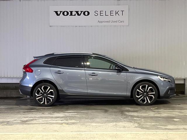 Ｖ４０ クロスカントリー　Ｔ５　ＡＷＤ　サマム　白革シート　ｈａｒｍａｎ／ｋａｒｄｏｎ　衝突被害軽減ブレーキ　レーダークルーズ　純正ナビ　全席シートヒーター　前席パワーシート　純正１８インチアルミ　バックカメラ　Ｂｌｕｅｔｏｏｔｈ（22枚目）
