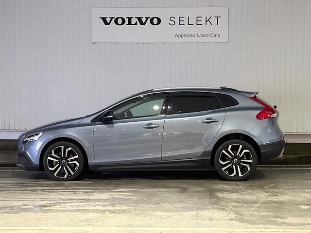 Ｖ４０ クロスカントリー　Ｔ５　ＡＷＤ　サマム　白革シート　ｈａｒｍａｎ／ｋａｒｄｏｎ　衝突被害軽減ブレーキ　レーダークルーズ　純正ナビ　全席シートヒーター　前席パワーシート　純正１８インチアルミ　バックカメラ　Ｂｌｕｅｔｏｏｔｈ（23枚目）