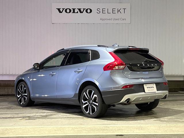 Ｖ４０ クロスカントリー　Ｔ５　ＡＷＤ　サマム　白革シート　ｈａｒｍａｎ／ｋａｒｄｏｎ　衝突被害軽減ブレーキ　レーダークルーズ　純正ナビ　全席シートヒーター　前席パワーシート　純正１８インチアルミ　バックカメラ　Ｂｌｕｅｔｏｏｔｈ（24枚目）