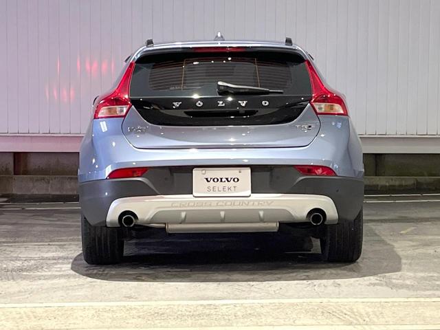 Ｖ４０ クロスカントリー　Ｔ５　ＡＷＤ　サマム　白革シート　ｈａｒｍａｎ／ｋａｒｄｏｎ　衝突被害軽減ブレーキ　レーダークルーズ　純正ナビ　全席シートヒーター　前席パワーシート　純正１８インチアルミ　バックカメラ　Ｂｌｕｅｔｏｏｔｈ（26枚目）