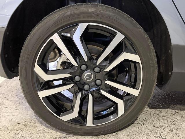 Ｖ４０ クロスカントリー　Ｔ５　ＡＷＤ　サマム　白革シート　ｈａｒｍａｎ／ｋａｒｄｏｎ　衝突被害軽減ブレーキ　レーダークルーズ　純正ナビ　全席シートヒーター　前席パワーシート　純正１８インチアルミ　バックカメラ　Ｂｌｕｅｔｏｏｔｈ（27枚目）