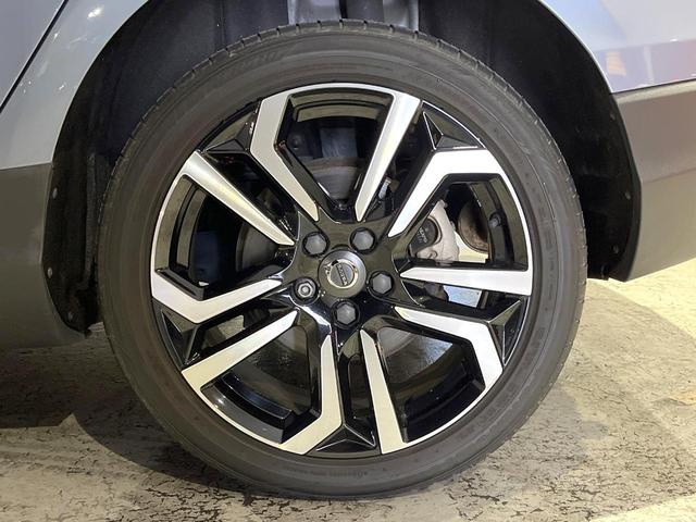 Ｖ４０ クロスカントリー　Ｔ５　ＡＷＤ　サマム　白革シート　ｈａｒｍａｎ／ｋａｒｄｏｎ　衝突被害軽減ブレーキ　レーダークルーズ　純正ナビ　全席シートヒーター　前席パワーシート　純正１８インチアルミ　バックカメラ　Ｂｌｕｅｔｏｏｔｈ（28枚目）