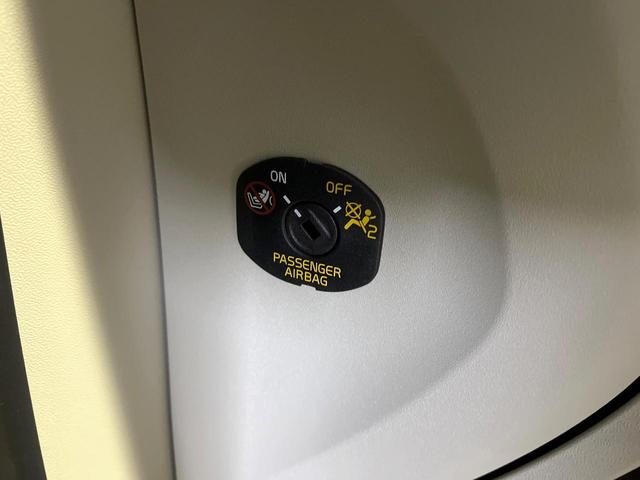 Ｖ４０ クロスカントリー　Ｔ５　ＡＷＤ　サマム　白革シート　ｈａｒｍａｎ／ｋａｒｄｏｎ　衝突被害軽減ブレーキ　レーダークルーズ　純正ナビ　全席シートヒーター　前席パワーシート　純正１８インチアルミ　バックカメラ　Ｂｌｕｅｔｏｏｔｈ（29枚目）