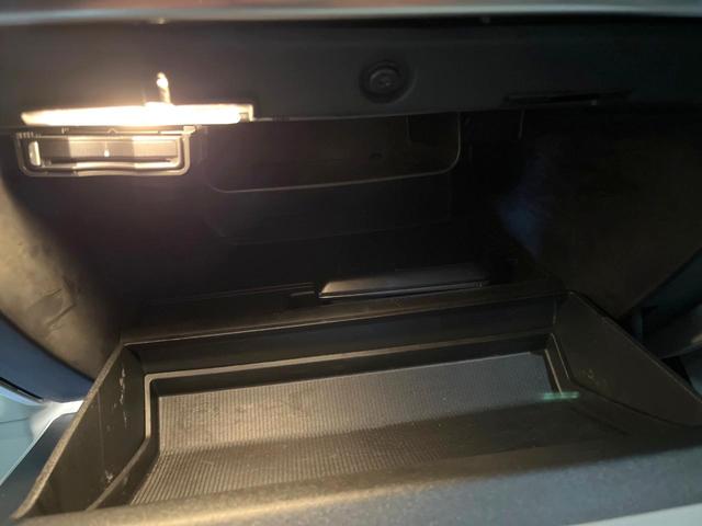 Ｖ４０ クロスカントリー　Ｔ５　ＡＷＤ　サマム　白革シート　ｈａｒｍａｎ／ｋａｒｄｏｎ　衝突被害軽減ブレーキ　レーダークルーズ　純正ナビ　全席シートヒーター　前席パワーシート　純正１８インチアルミ　バックカメラ　Ｂｌｕｅｔｏｏｔｈ（31枚目）