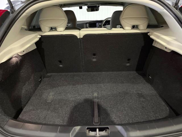 Ｖ４０ クロスカントリー　Ｔ５　ＡＷＤ　サマム　白革シート　ｈａｒｍａｎ／ｋａｒｄｏｎ　衝突被害軽減ブレーキ　レーダークルーズ　純正ナビ　全席シートヒーター　前席パワーシート　純正１８インチアルミ　バックカメラ　Ｂｌｕｅｔｏｏｔｈ（37枚目）