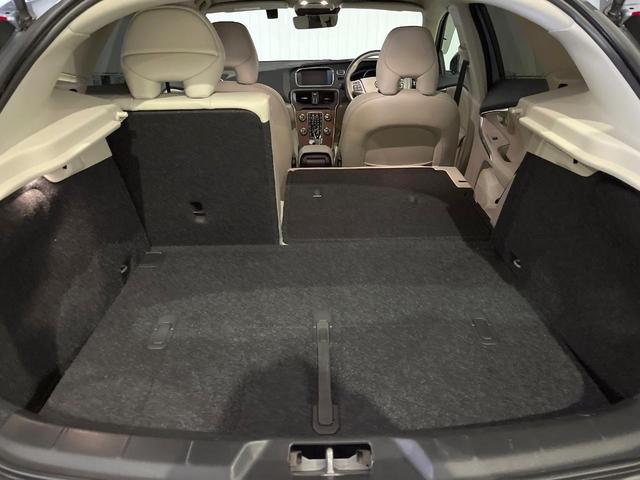 Ｖ４０ クロスカントリー　Ｔ５　ＡＷＤ　サマム　白革シート　ｈａｒｍａｎ／ｋａｒｄｏｎ　衝突被害軽減ブレーキ　レーダークルーズ　純正ナビ　全席シートヒーター　前席パワーシート　純正１８インチアルミ　バックカメラ　Ｂｌｕｅｔｏｏｔｈ（38枚目）