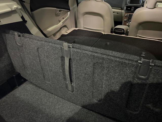 Ｖ４０ クロスカントリー　Ｔ５　ＡＷＤ　サマム　白革シート　ｈａｒｍａｎ／ｋａｒｄｏｎ　衝突被害軽減ブレーキ　レーダークルーズ　純正ナビ　全席シートヒーター　前席パワーシート　純正１８インチアルミ　バックカメラ　Ｂｌｕｅｔｏｏｔｈ（40枚目）