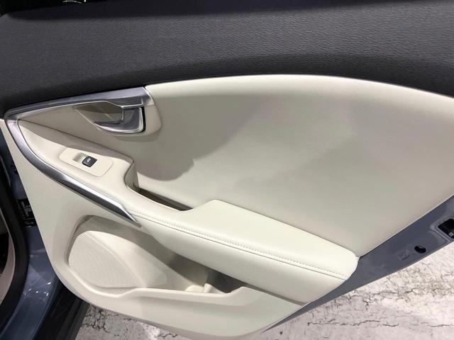 Ｖ４０ クロスカントリー　Ｔ５　ＡＷＤ　サマム　白革シート　ｈａｒｍａｎ／ｋａｒｄｏｎ　衝突被害軽減ブレーキ　レーダークルーズ　純正ナビ　全席シートヒーター　前席パワーシート　純正１８インチアルミ　バックカメラ　Ｂｌｕｅｔｏｏｔｈ（43枚目）